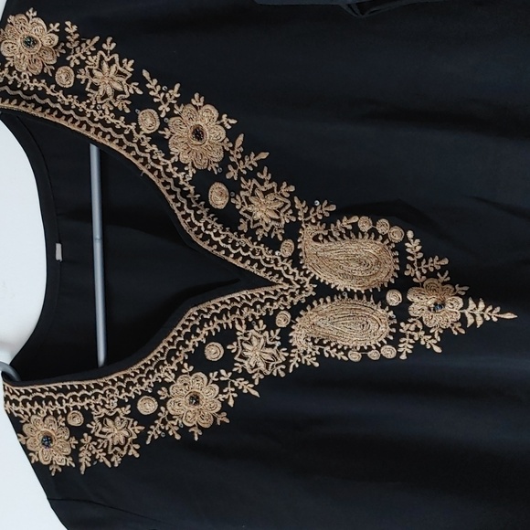 Black Hand embroidered tunic - Picture 2 of 3